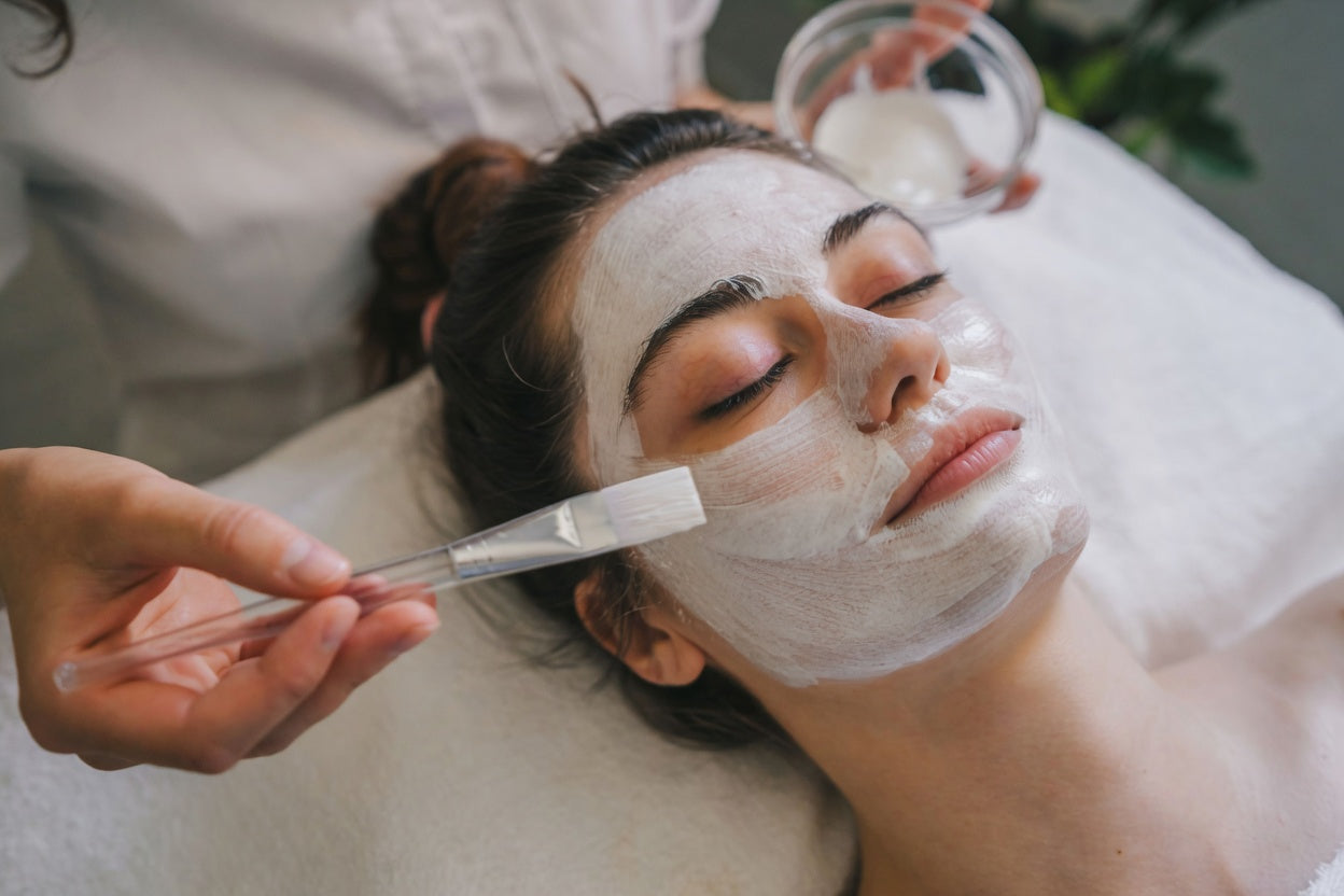 Ansiktsmassasje og -maske (60 min)